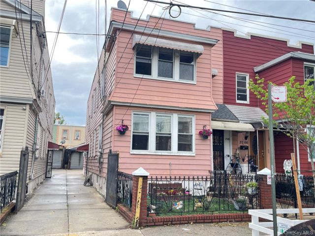  7 BR,  2.00 BTH &nbsp;House style home in Corona