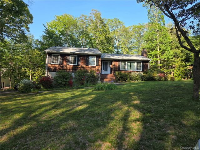  3 BR,  2.00 BTH &nbsp;Ranch style home in Riverhead
