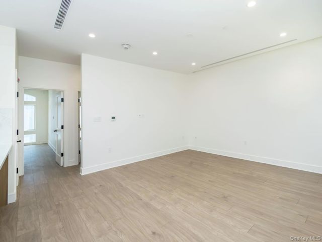 [PHOTO]