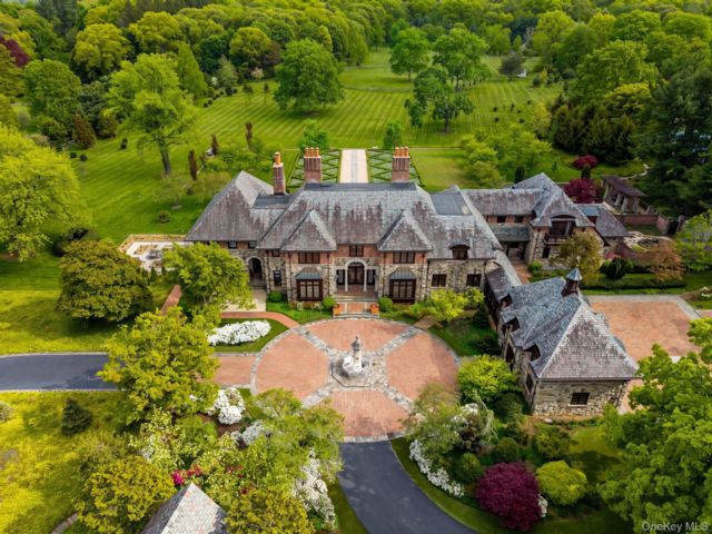 13 BR, 17.00 BTH &nbsp;Estate style home in Upper Brookville