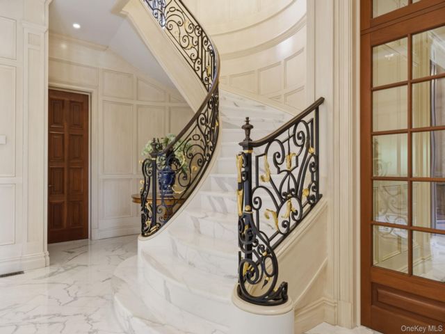 [PHOTO]