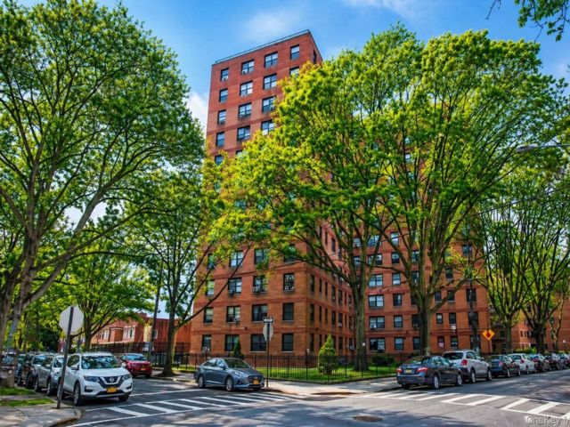  2 BR,  1.00 BTH &nbsp;Other style home in Rego Park