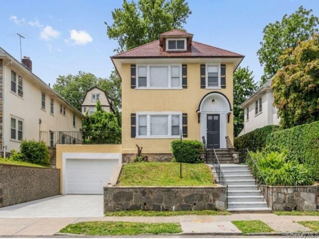  6 BR,  2.00 BTH &nbsp;House style home in Mount Vernon