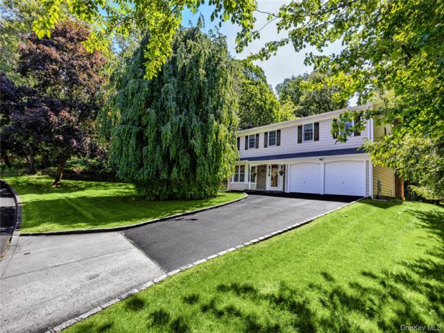  4 BR,  3.00 BTH &nbsp;Colonial style home in Miller Place