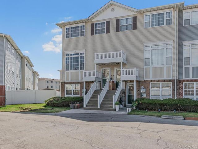  3 BR,  2.00 BTH &nbsp;Condo style home in Cornell