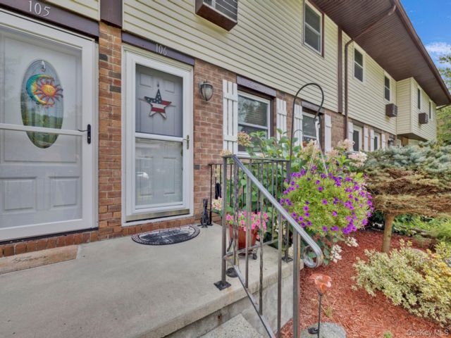  2 BR,  1.00 BTH &nbsp;Condo style home in Newburgh