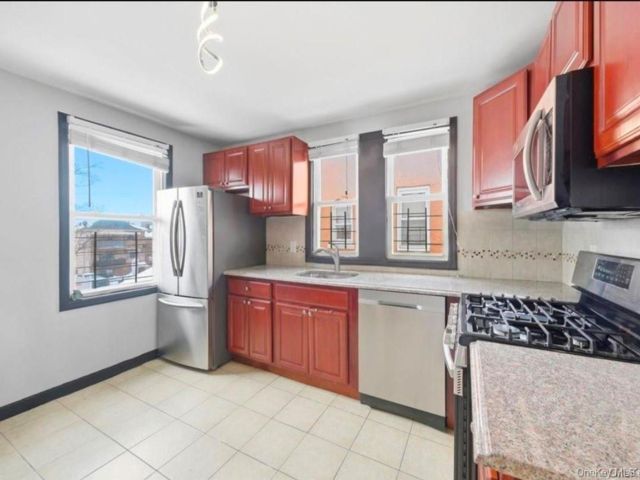  3 BR,  1.00 BTH &nbsp;Traditional style home in Wakefield