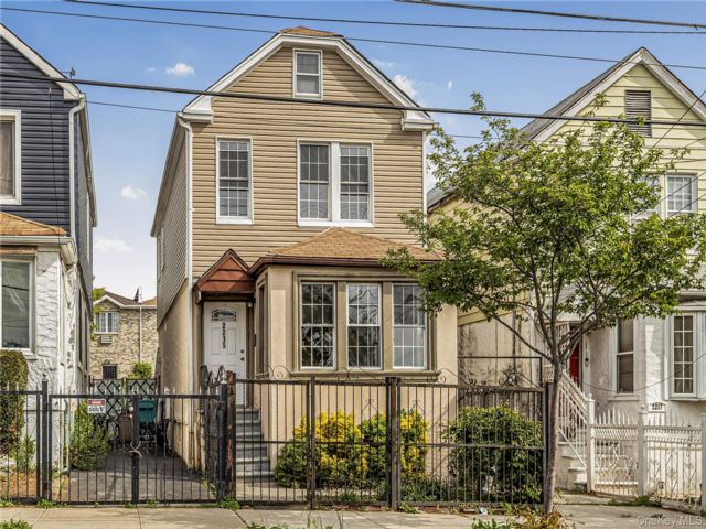  3 BR,  3.00 BTH &nbsp;Colonial style home in Cornell
