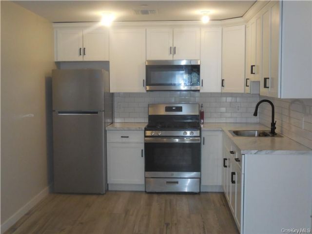  2 BR,  1.00 BTH &nbsp;Full floor apar style home in Walden
