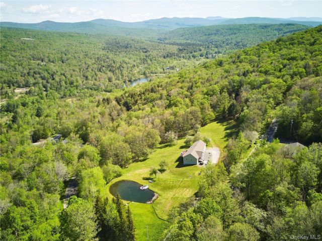  3 BR,  2.00 BTH &nbsp;Ranch style home in Parksville