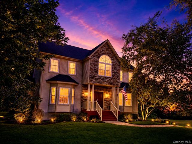  4 BR,  3.00 BTH &nbsp;Colonial style home in Cornwall On Hudson