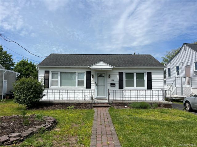  3 BR,  1.00 BTH &nbsp;Ranch style home in Blue Point