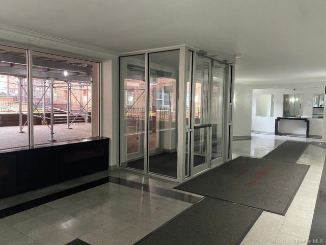 Studio,  1.00 BTH &nbsp;High rise style home in Rego Park