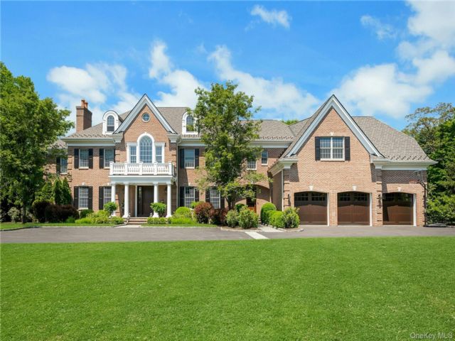  6 BR,  8.00 BTH &nbsp;Colonial style home in Mamaroneck