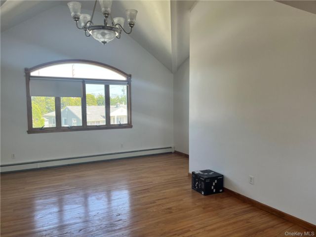  4 BR,  2.00 BTH &nbsp;Colonial style home in Bethpage