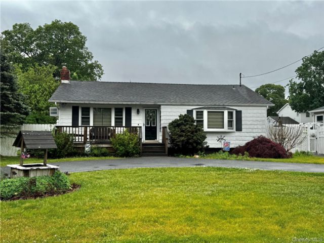  2 BR,  1.00 BTH &nbsp;Ranch style home in Selden