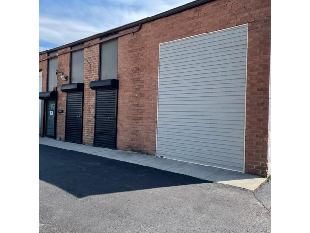 Studio,  0.00 BTH &nbsp;Commercial style home in Bay Shore