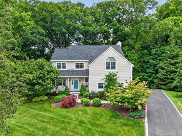  4 BR,  4.00 BTH &nbsp;Colonial style home in Croton-on-hudson