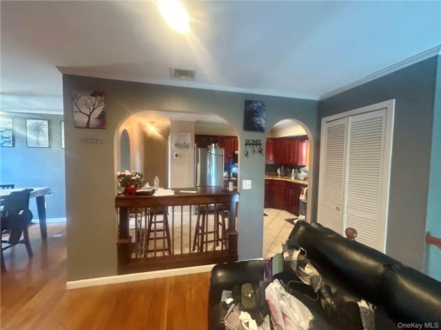  3 BR,  1.00 BTH &nbsp;Split level style home in Massapequa