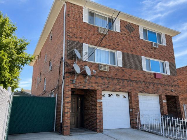  1 BR,  1.00 BTH &nbsp;Colonial style home in Ozone Park