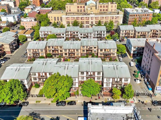  2 BR,  2.00 BTH &nbsp;Condo style home in Longwood