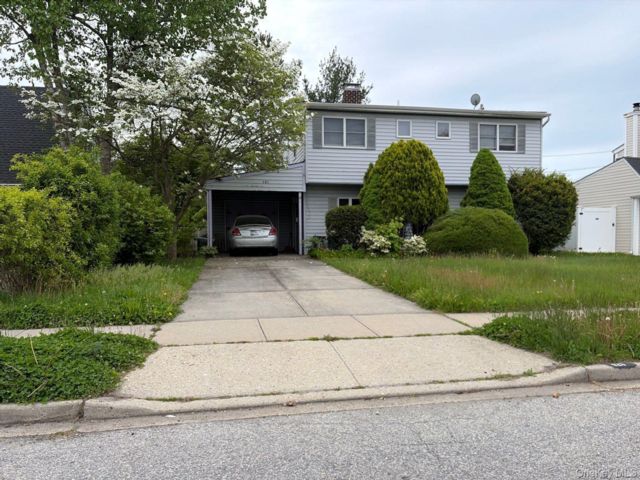  4 BR,  2.00 BTH &nbsp;Exp ranch style home in Levittown