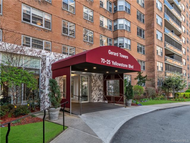  2 BR,  2.00 BTH &nbsp;Other style home in Forest Hills