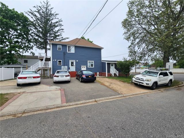  7 BR,  3.00 BTH &nbsp;Other style home in Copiague