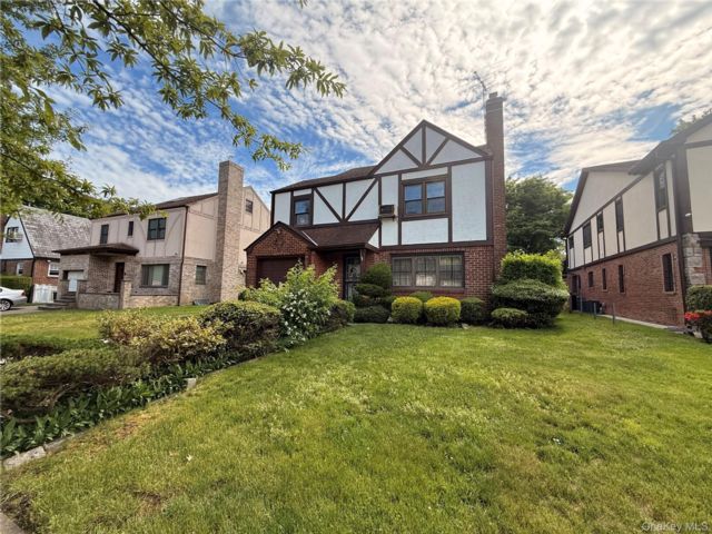  3 BR,  2.00 BTH &nbsp;Tudor style home in Hollis Hills
