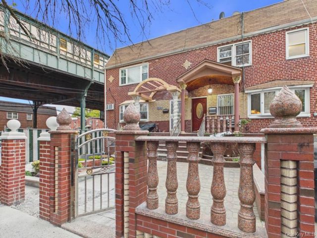  3 BR,  1.00 BTH &nbsp;Colonial style home in Ozone Park