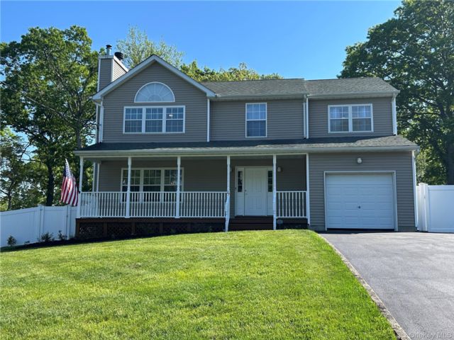 4 BR,  3.00 BTH &nbsp;Victorian style home in Rocky Point