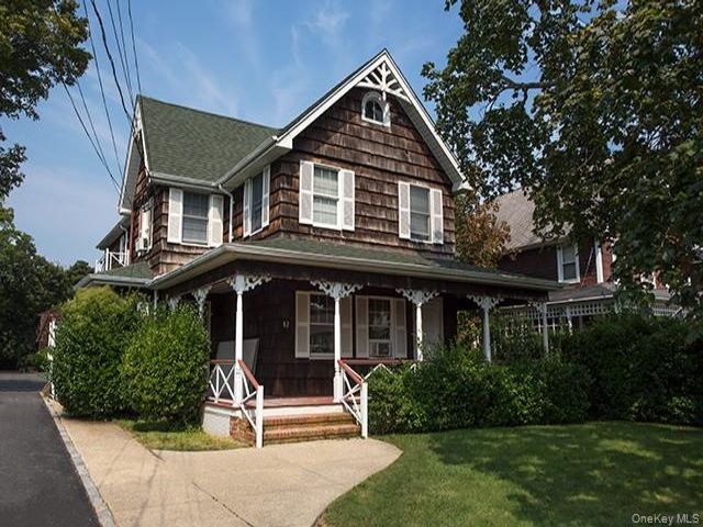  1 BR,  1.00 BTH &nbsp;Includes legal  style home in Amityville