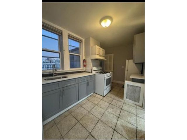  1 BR,  1.00 BTH &nbsp;A-frame style home in Yonkers