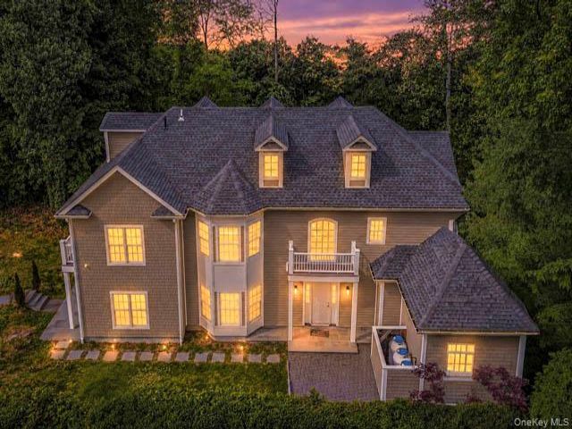  5 BR,  5.00 BTH &nbsp;Colonial style home in New Rochelle