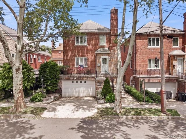 6 BR,  4.00 BTH &nbsp;House style home in Pilgrim