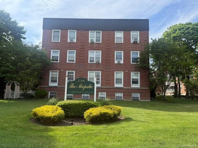  1 BR,  1.00 BTH &nbsp;Other style home in Lawrence