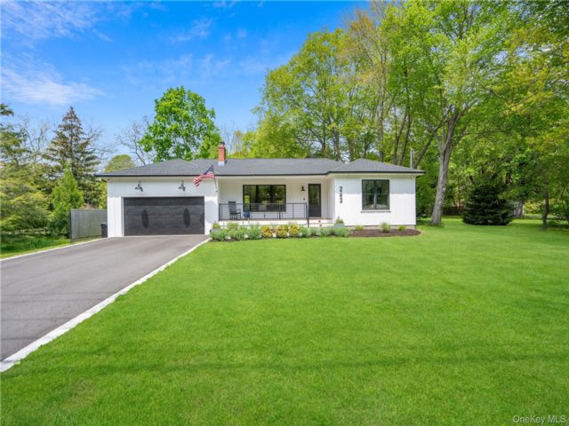  3 BR,  2.00 BTH &nbsp;Ranch style home in Brookhaven