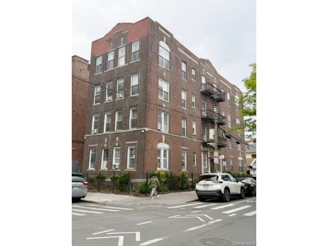 Studio,  0.00 BTH &nbsp;House style home in Elmhurst
