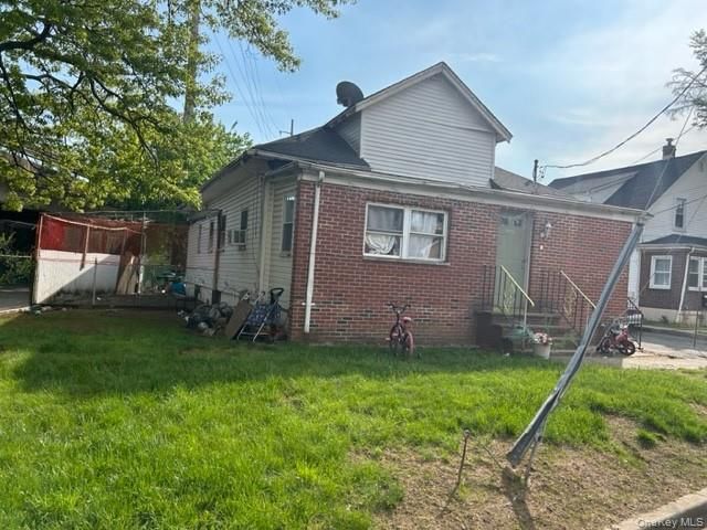  3 BR,  2.00 BTH &nbsp;Ranch style home in Valley Stream