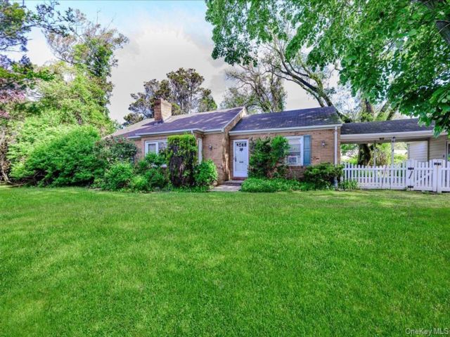  4 BR,  2.00 BTH &nbsp;Ranch style home in Atlantic Beach