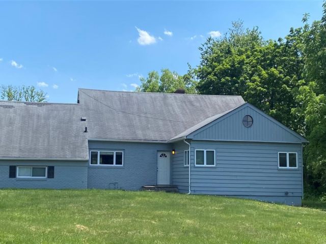  3 BR,  3.00 BTH &nbsp;Ranch style home in Great Neck