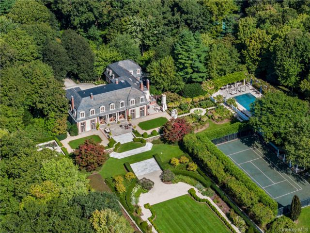  7 BR,  9.00 BTH &nbsp;Estate style home in Brookville