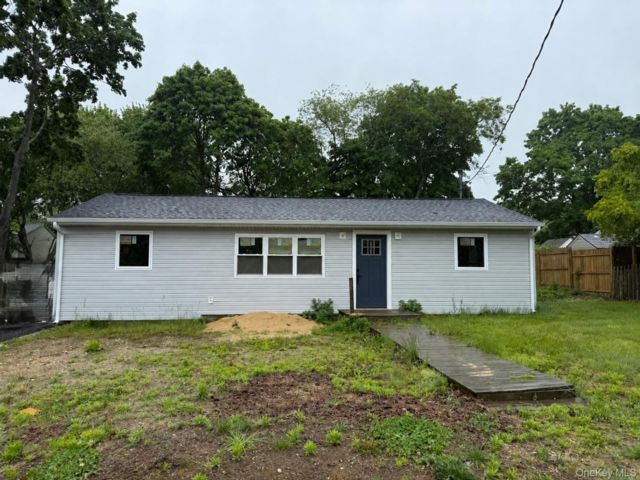  3 BR,  1.00 BTH &nbsp;Ranch style home in Patchogue