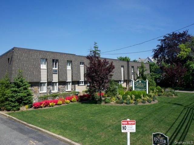  2 BR,  1.00 BTH &nbsp;Includes legal  style home in Bay Shore