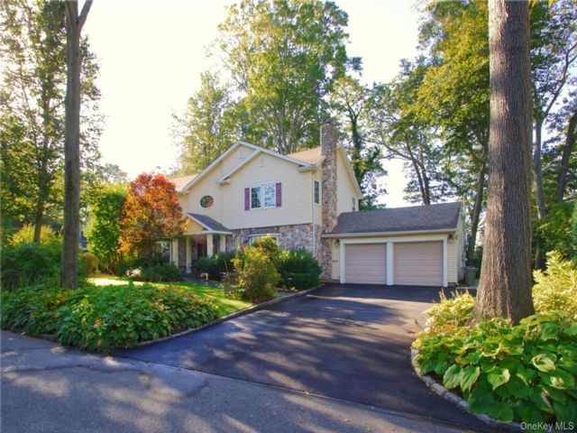  6 BR,  5.00 BTH &nbsp;A-frame style home in East Hills