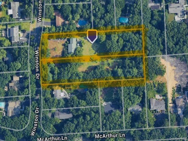  3 BR,  1.00 BTH &nbsp;Ranch style home in Smithtown