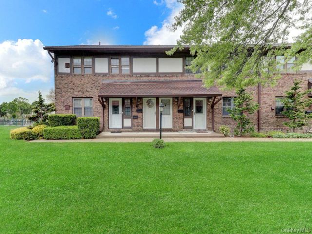  1 BR,  1.00 BTH &nbsp;Condo style home in Copiague