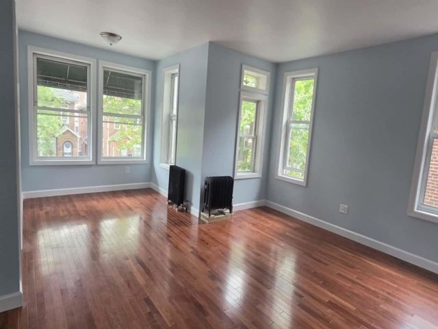  4 BR,  1.00 BTH &nbsp;Victorian style home in Jackson Heights