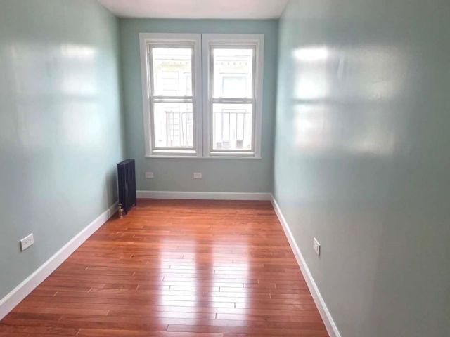  3 BR,  1.00 BTH &nbsp;Victorian style home in Jackson Heights