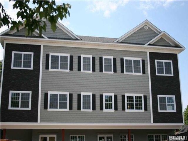  2 BR,  2.00 BTH &nbsp;Other style home in Huntington